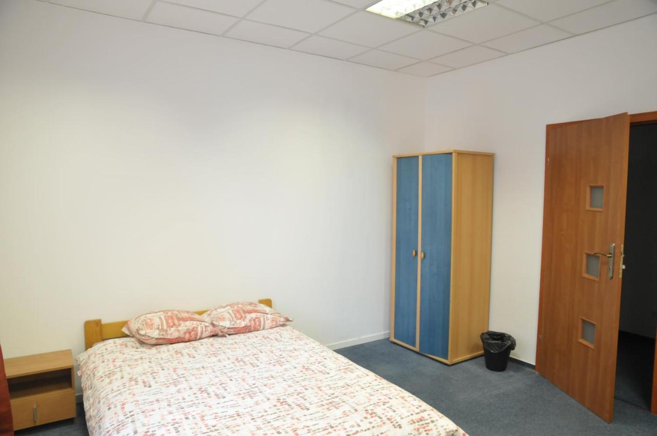 Economic Rooms- 24H Self Check-In Poznan Ngoại thất bức ảnh