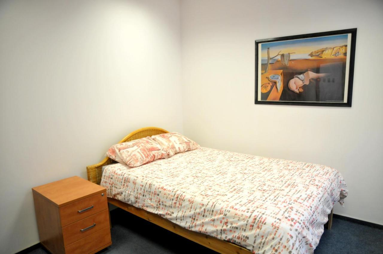 Economic Rooms- 24H Self Check-In Poznan Ngoại thất bức ảnh