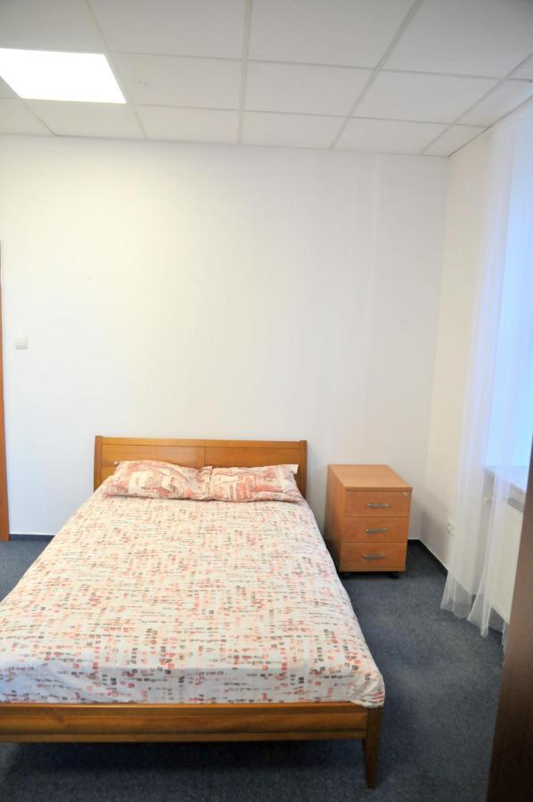 Economic Rooms- 24H Self Check-In Poznan Ngoại thất bức ảnh
