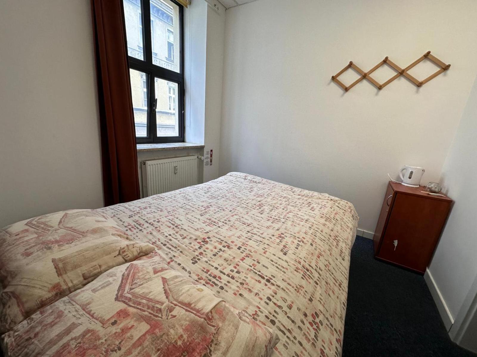 Economic Rooms- 24H Self Check-In Poznan Ngoại thất bức ảnh